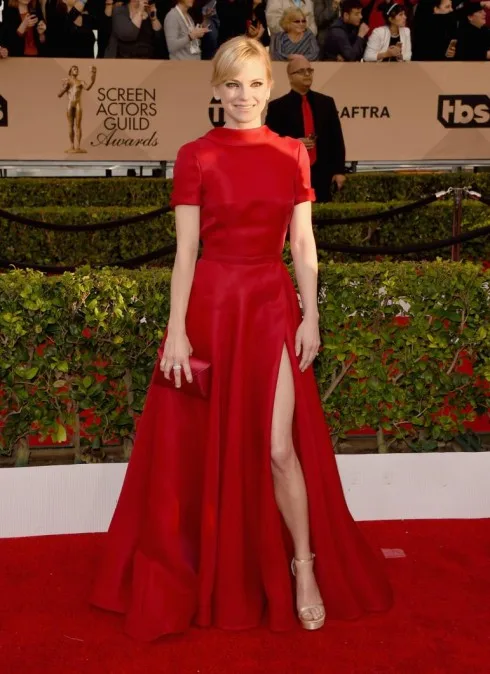 sao-mac-dep-tham-do-sag-awards-anna-faris-naeem-khan