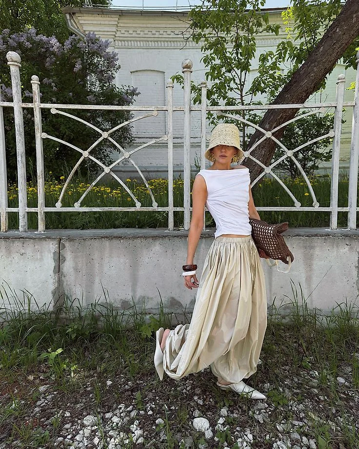 thời trang dạo biển phối quần Harem pants