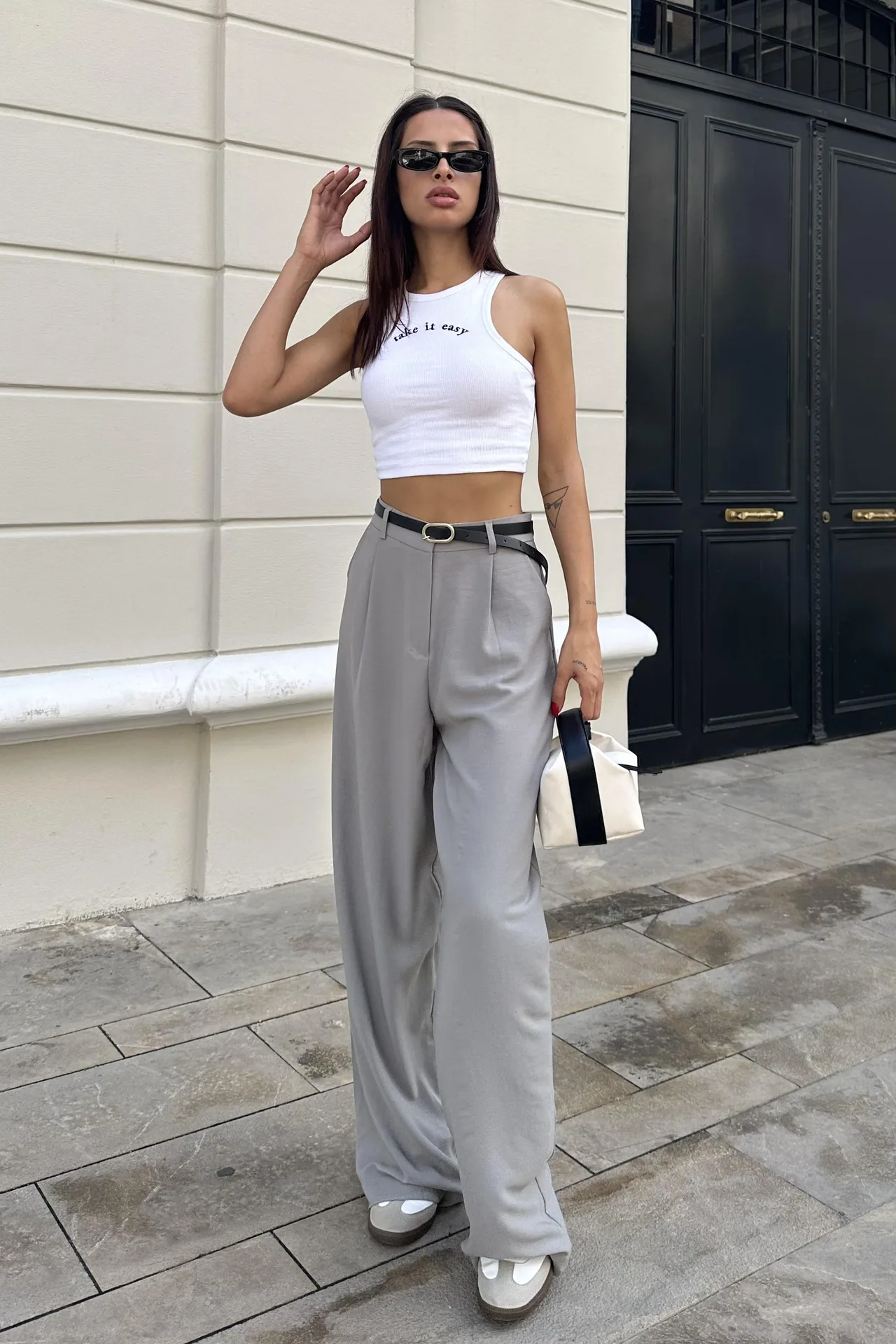 Sự kết hợp trẻ trung, năng động nhưng vẫn giữ nét thanh lịch cho nàng.