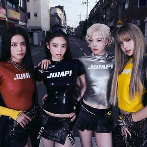 Thời trang BLACKPINK trong “Jump”