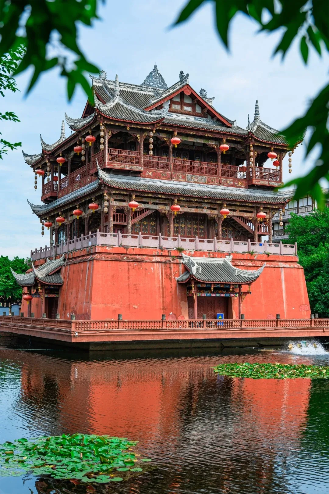 di tích cổ trấn lạc đới