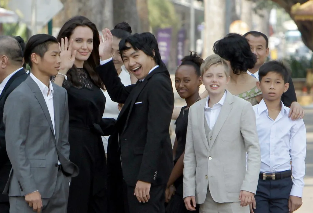 Angelina Jolie:" Khoảng thời gian này thật sự khó khăn!" Angelina Jolie và những đứa con