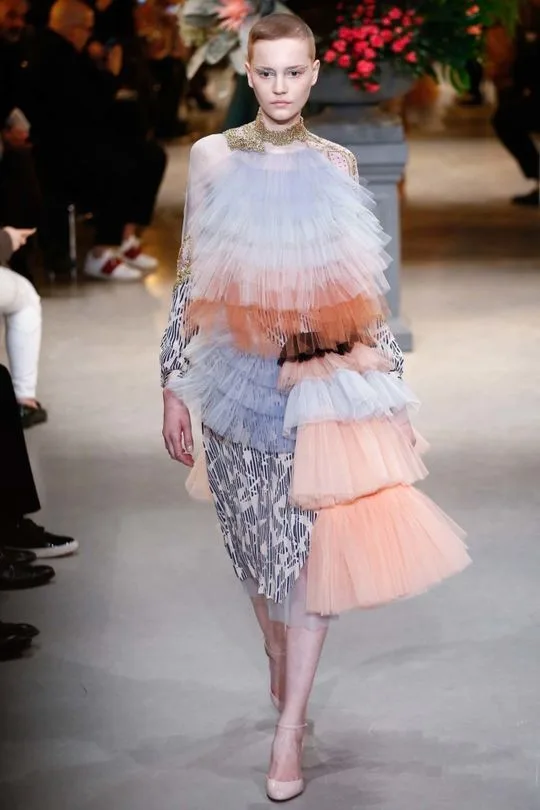 Những BST nổi bật tại tuần lễ Haute Couture Xuân-Hè 2017 - ELLE VN