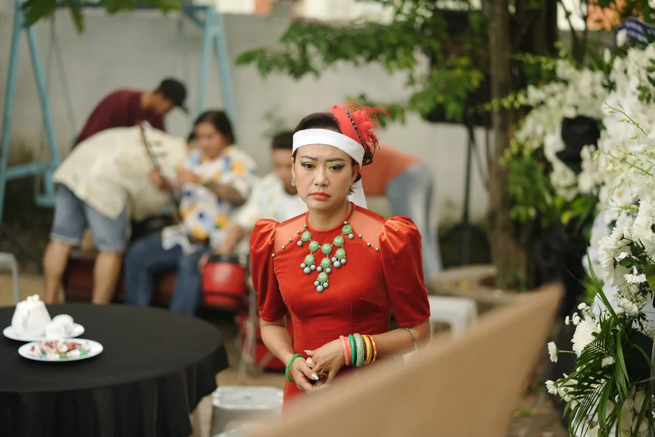 Hồng ánh trong phim phá đám sinh nhật mẹ