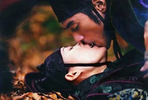 Nụ hôn trong rừng của Chương Tử Di - Kim Thành Vũ trong Thập diện mai phục