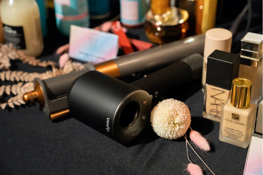 Máy sấy tóc Dyson thắng giải ELLEMAN Grooming. Máy sấy tóc Dyson Supersonic thắng giải ELLEMAN Grooming.