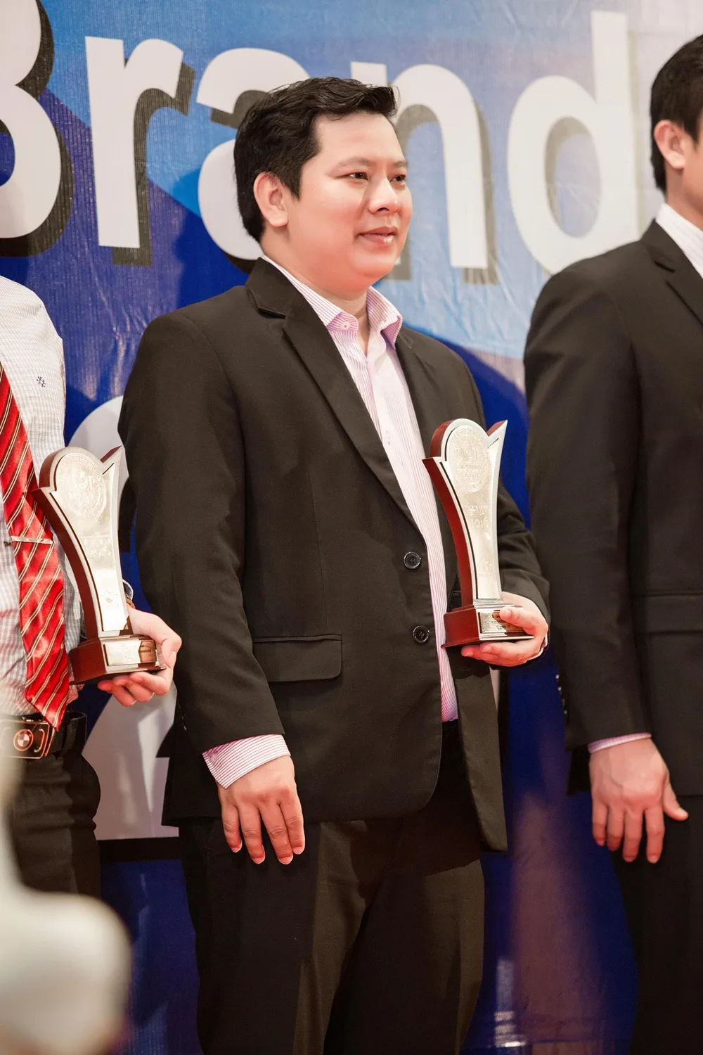 Lý Nhã Kỳ nhận giải 11