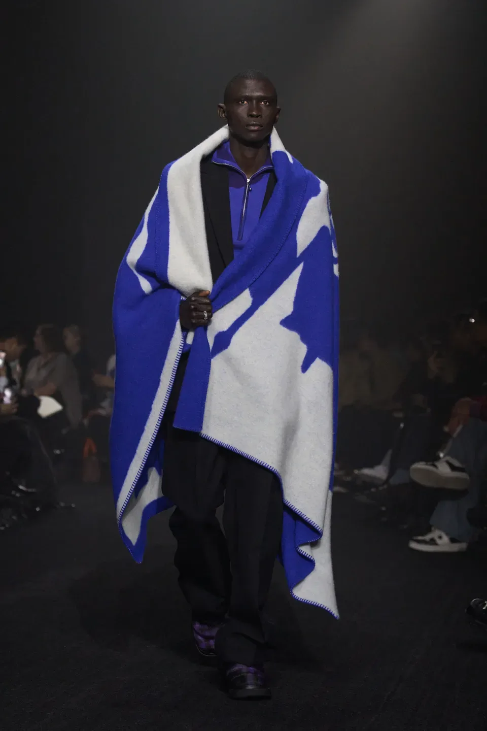 00033-burberry-fall-2023-ready-to-wear-credit-gorunway
