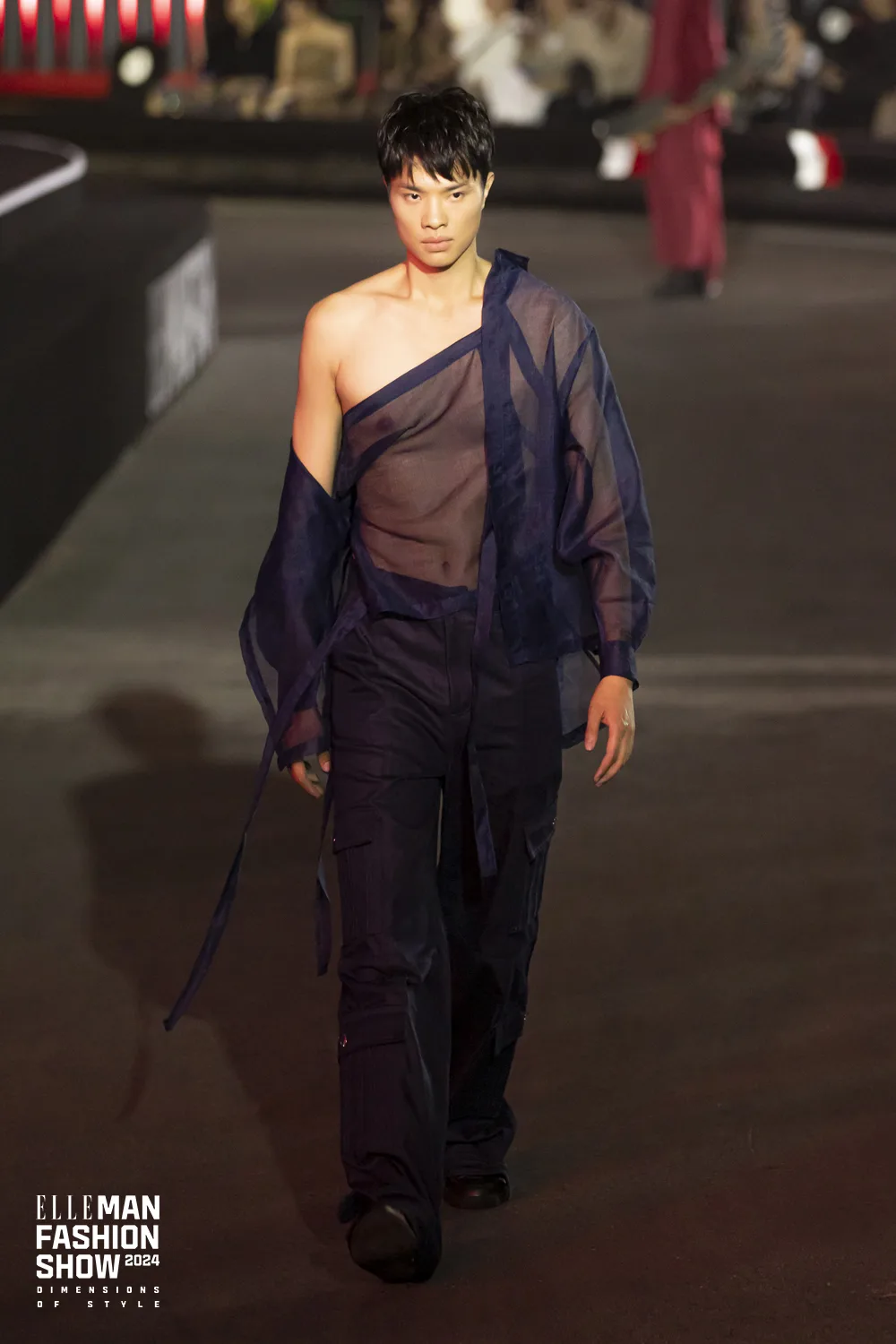áo voan môi điên elleman fashion show