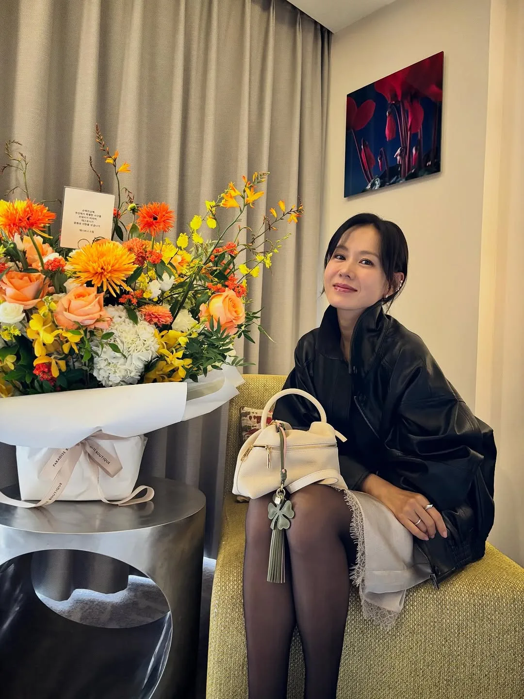 yejinhand diện áo khoác da