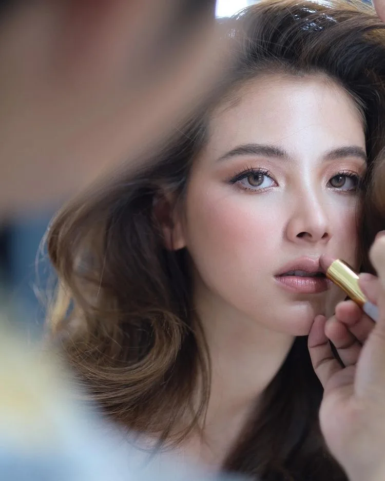 Trang điểm phong cách Thái Lan khi đi tiệc Trang điểm phong cách Thái Lan khi đi tiệc