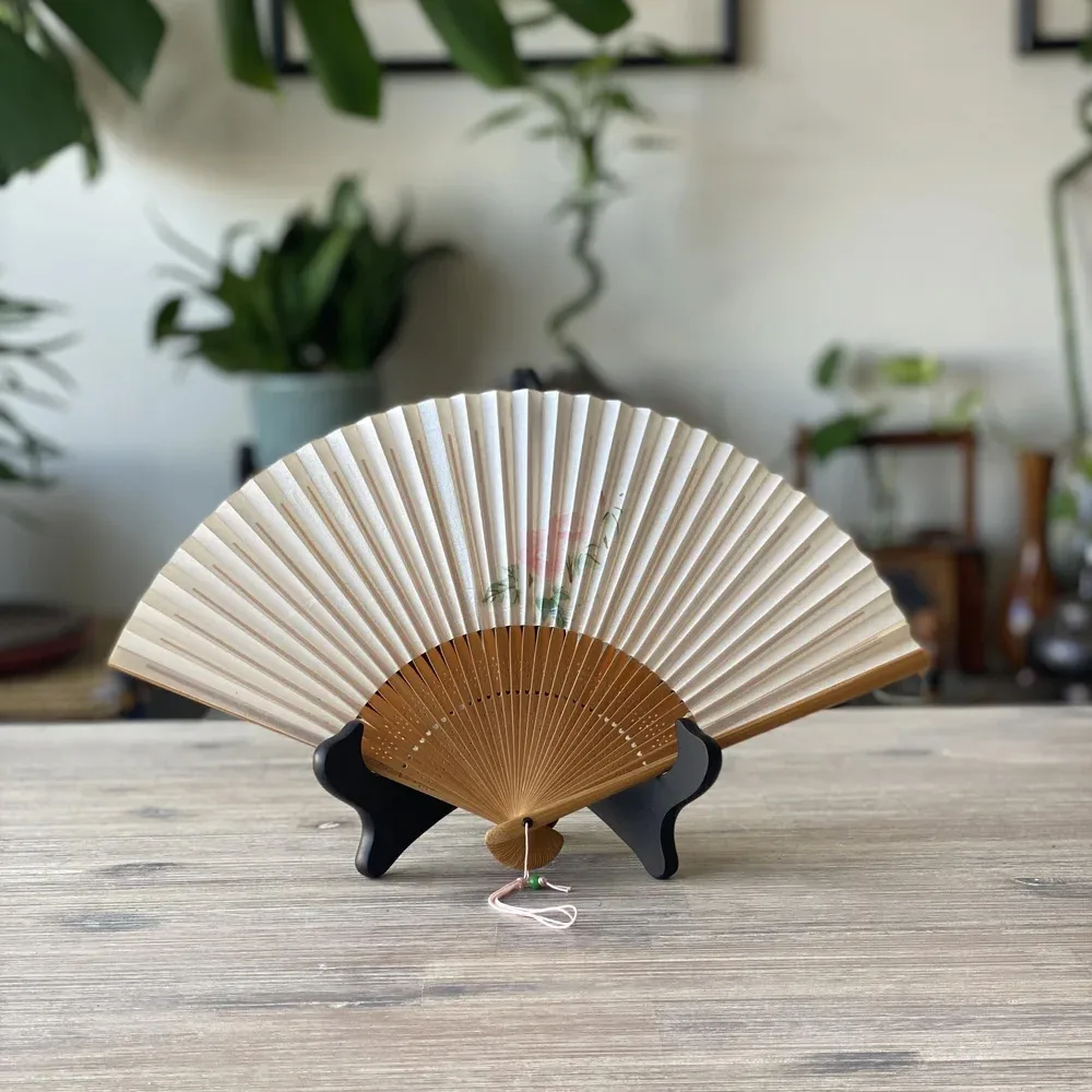 quạt gấp kiểu nhật trang trí cửa ra vào