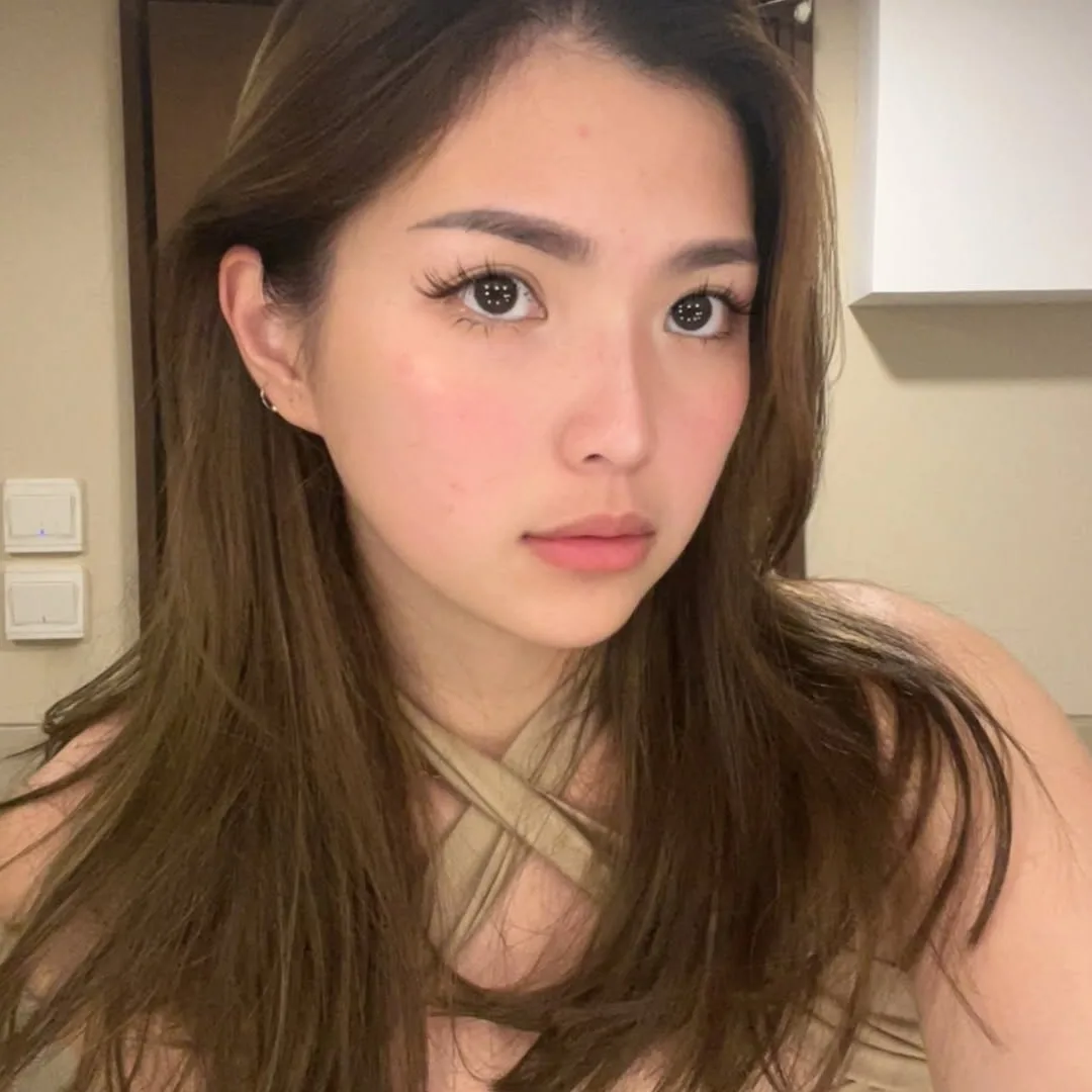 Người mẫu với làn da được nâng cơ trẻ trung