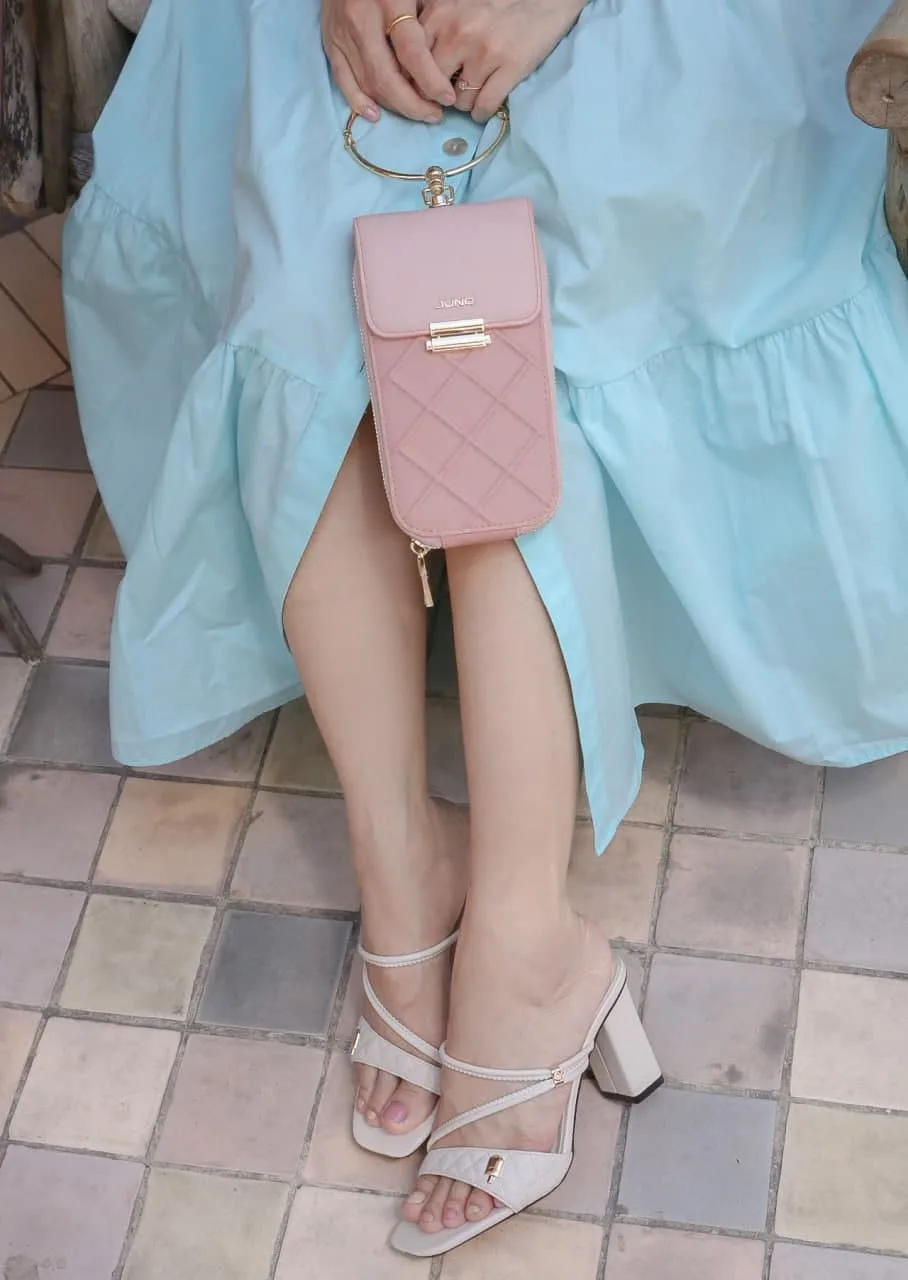 Suni Hạ Linh phụ kiện túi, giày Juno
