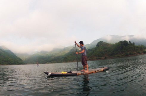 Sup là một môn thể thao di chuyển trên nước bằng một ván lướt có mái chèo Sup là một môn thể thao di chuyển trên nước bằng một ván lướt có mái chèo