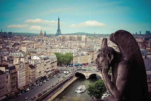 Bước chân ra ngoài phố, bạn sẽ thấy Paris tráng lệ như vẻ đẹp hào nhoáng của chàng công tước nhà giàu khi xưa. Bước chân ra ngoài phố, bạn sẽ thấy Paris tráng lệ như vẻ đẹp hào nhoáng của chàng công tước nhà giàu khi xưa.