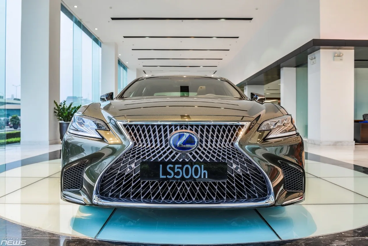 xe lexus es mới