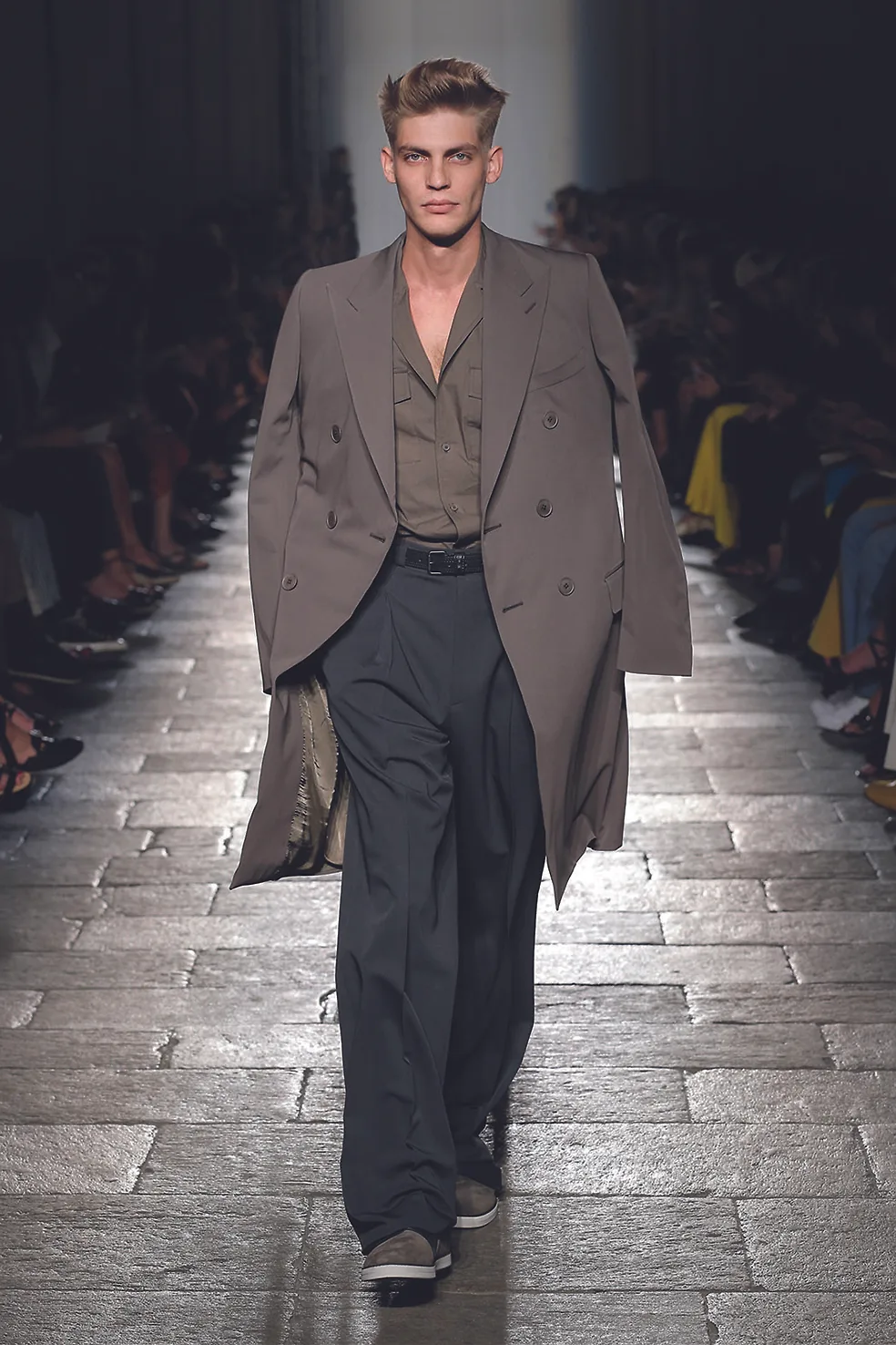 Bottega Veneta thông báo hai show diễn kết hợp nam và nữ thường niên - 03