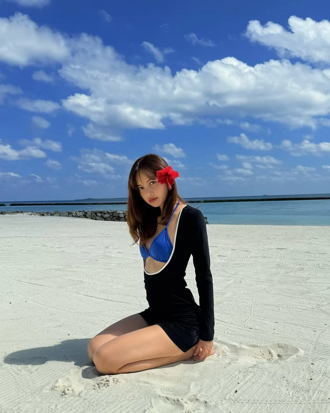 phối đồ bikini xanh phối quần đen