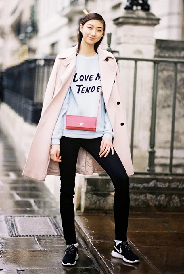Năng động cùng áo sweatshirt và áo khoác dáng dài