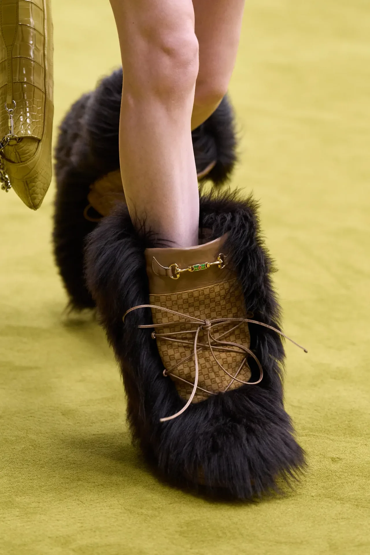 00037-gucci-2023-ready-to-wear-details-credit-gorunway