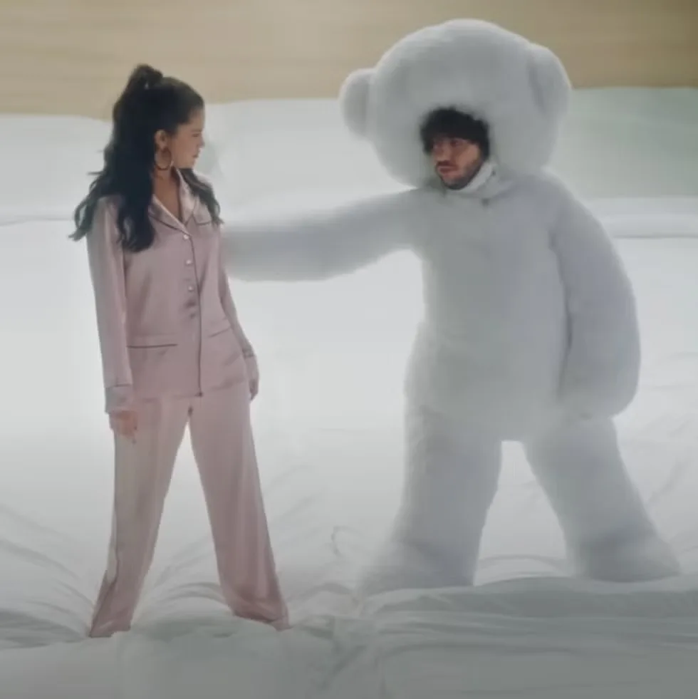 selena gomez và benny blanco trong MV I Can't Get Enough of You