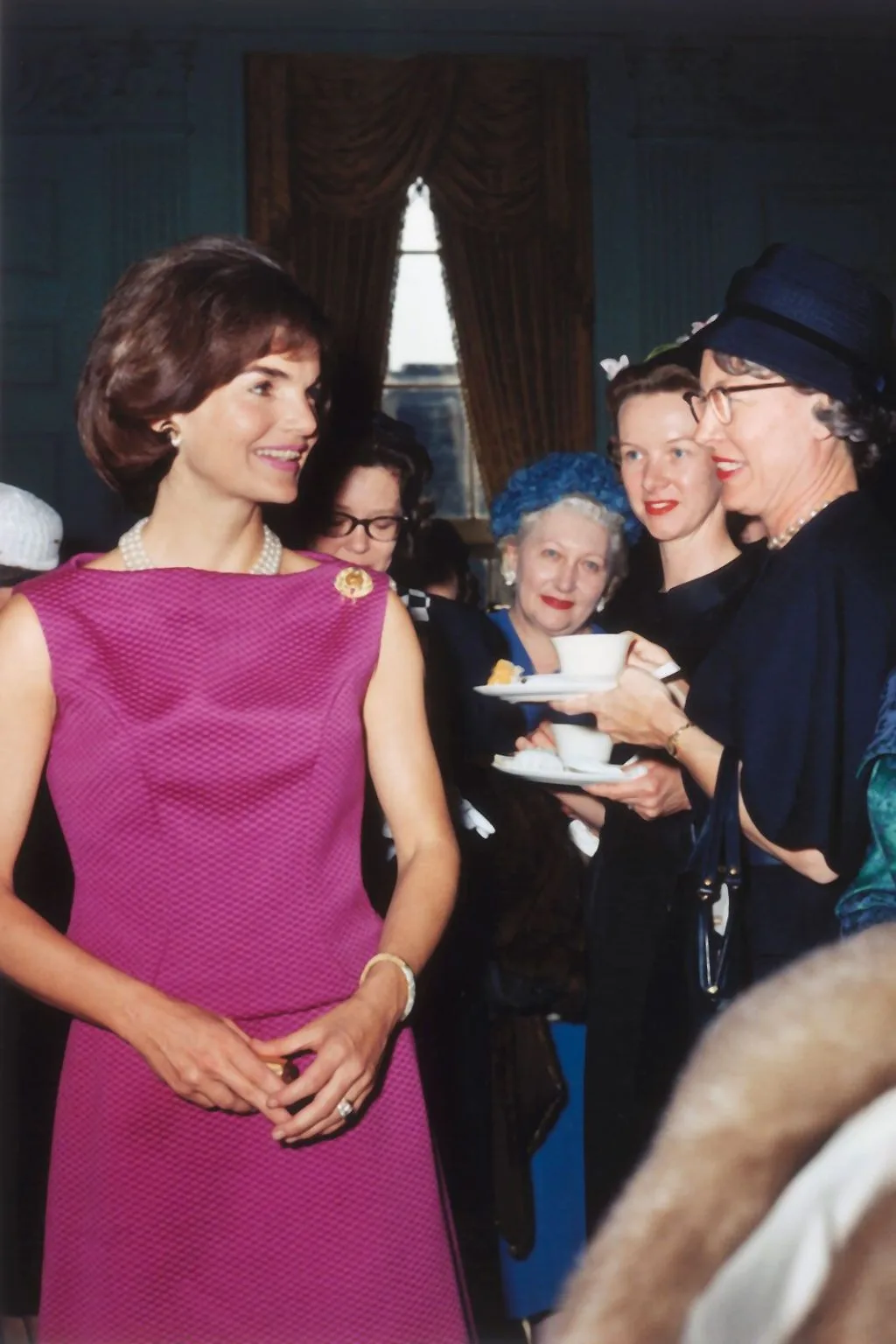 Đệ nhất Phu nhân Jackie Kennedy - biểu tượng thời trang Nhà Trắng sống mãi với thời gian 12 biểu tượng thời trang Jackie Kennedy 10
