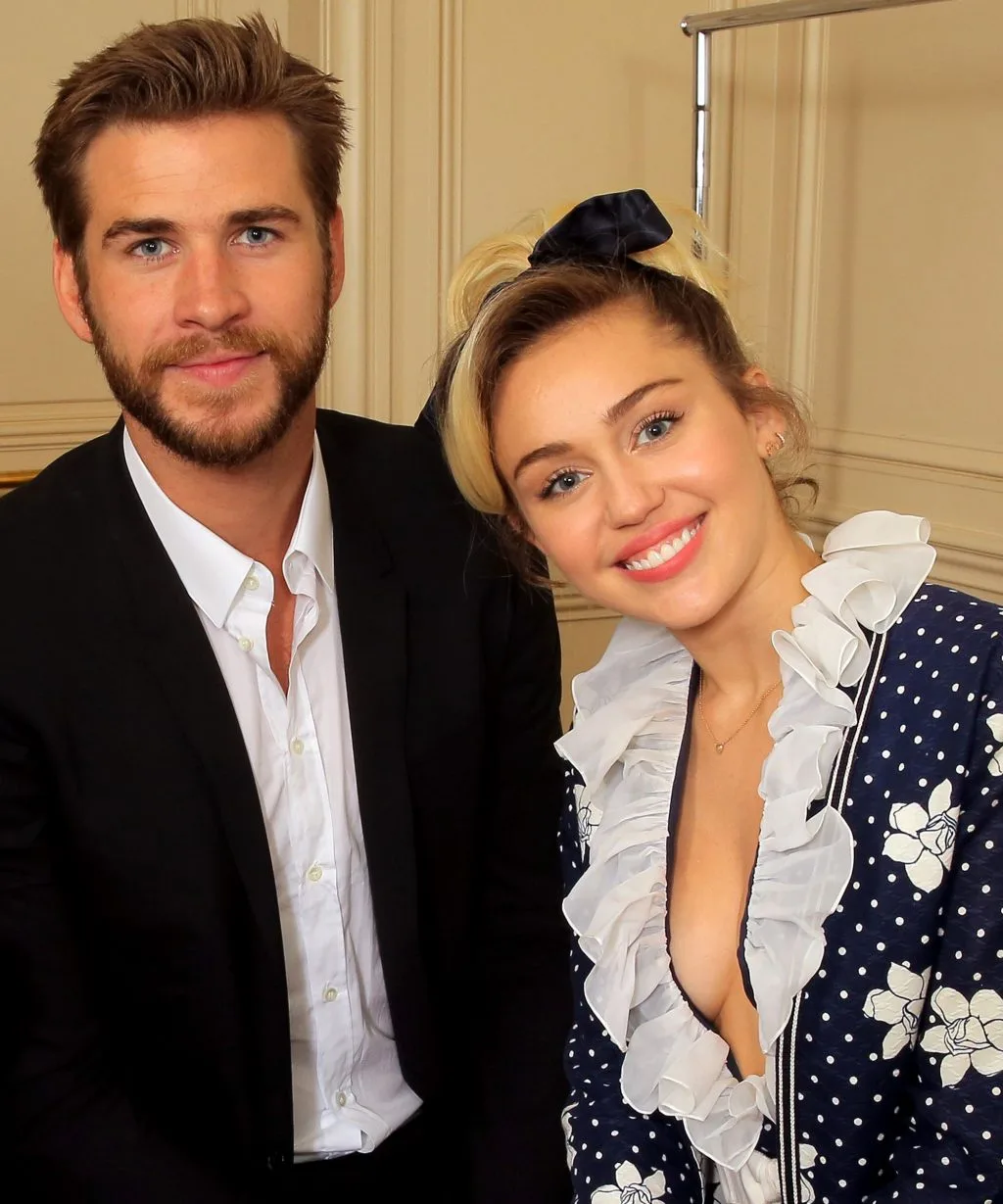 Mẹ Miley Cyrus lấp lửng về việc đính hôn của con gái Cặp đôi luôn bên nhau không rời trong bất kỳ sự kiện nào