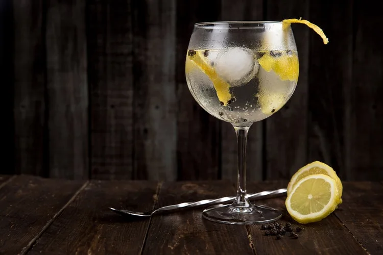 Cocktail giúp giữ dáng - Gin Tonic