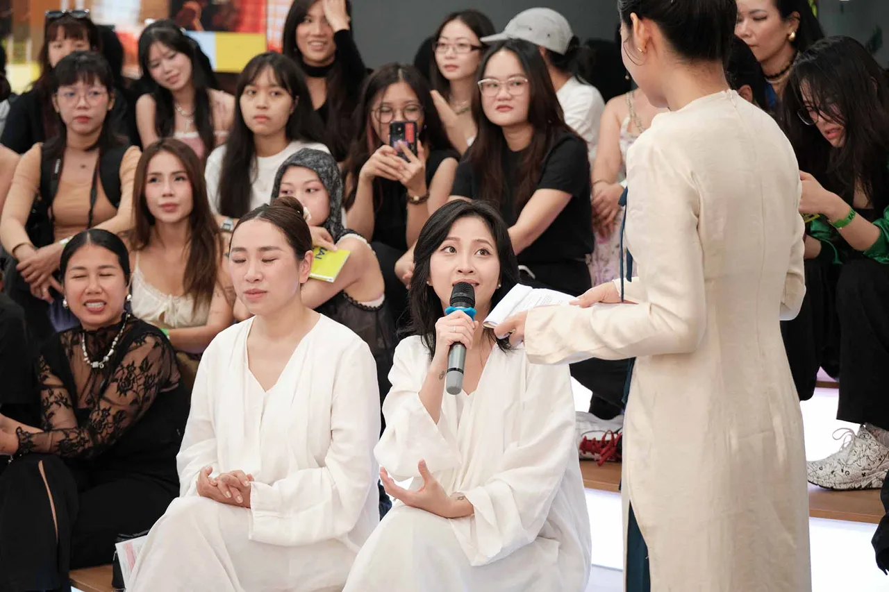 Nhà thơ Liêu Hà Trinh triển lãm nghệ thuật vài "a" lần