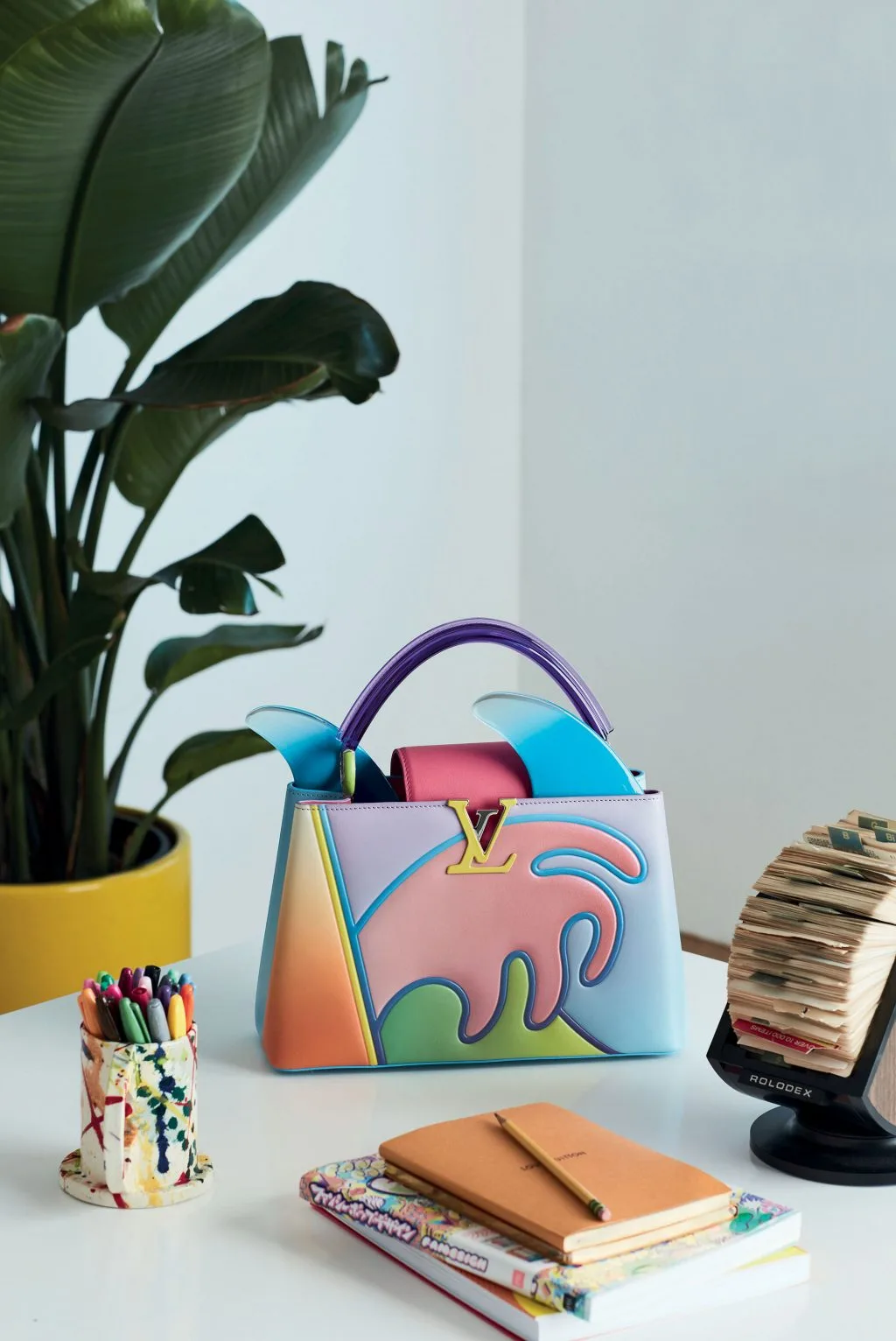 thời trang 1 túi xách Louis Vuitton Capucines của Alex Israel