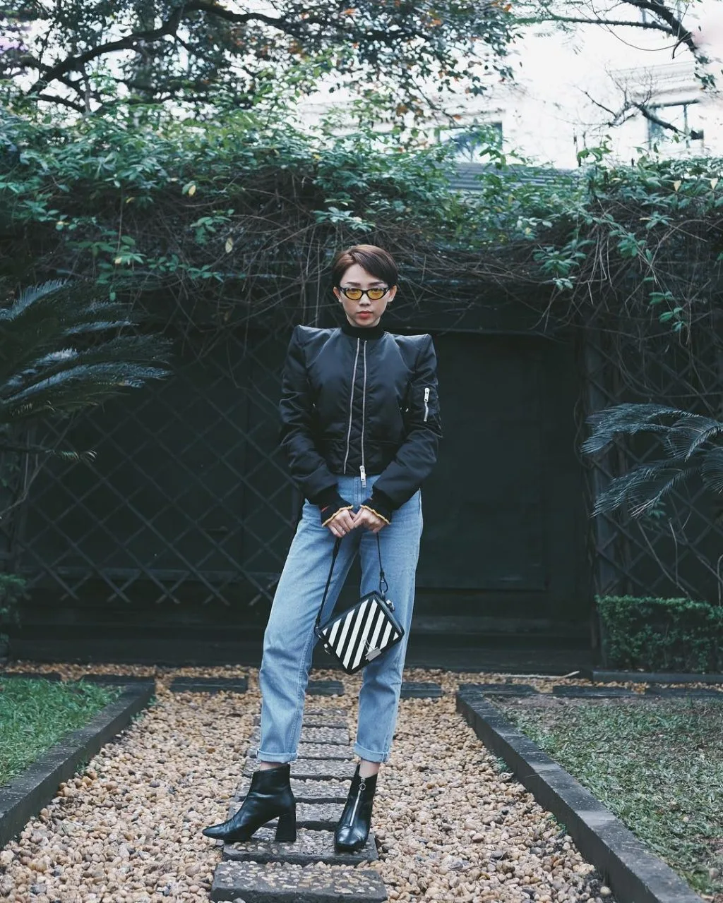 Xu hướng thời trang quần jeans được nhiều sao Việt ưa chuộng 1 Xu hướng thời trang quần jeans được nhiều sao Việt ưa chuộng 1