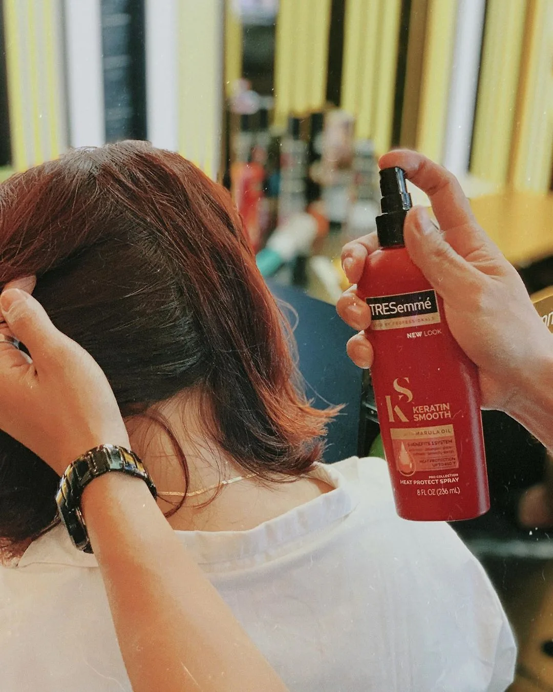 Màu tóc nhuộm-Sản phẩm xịt bảo vệ tóc TRESemmé Keratin Smooth.
