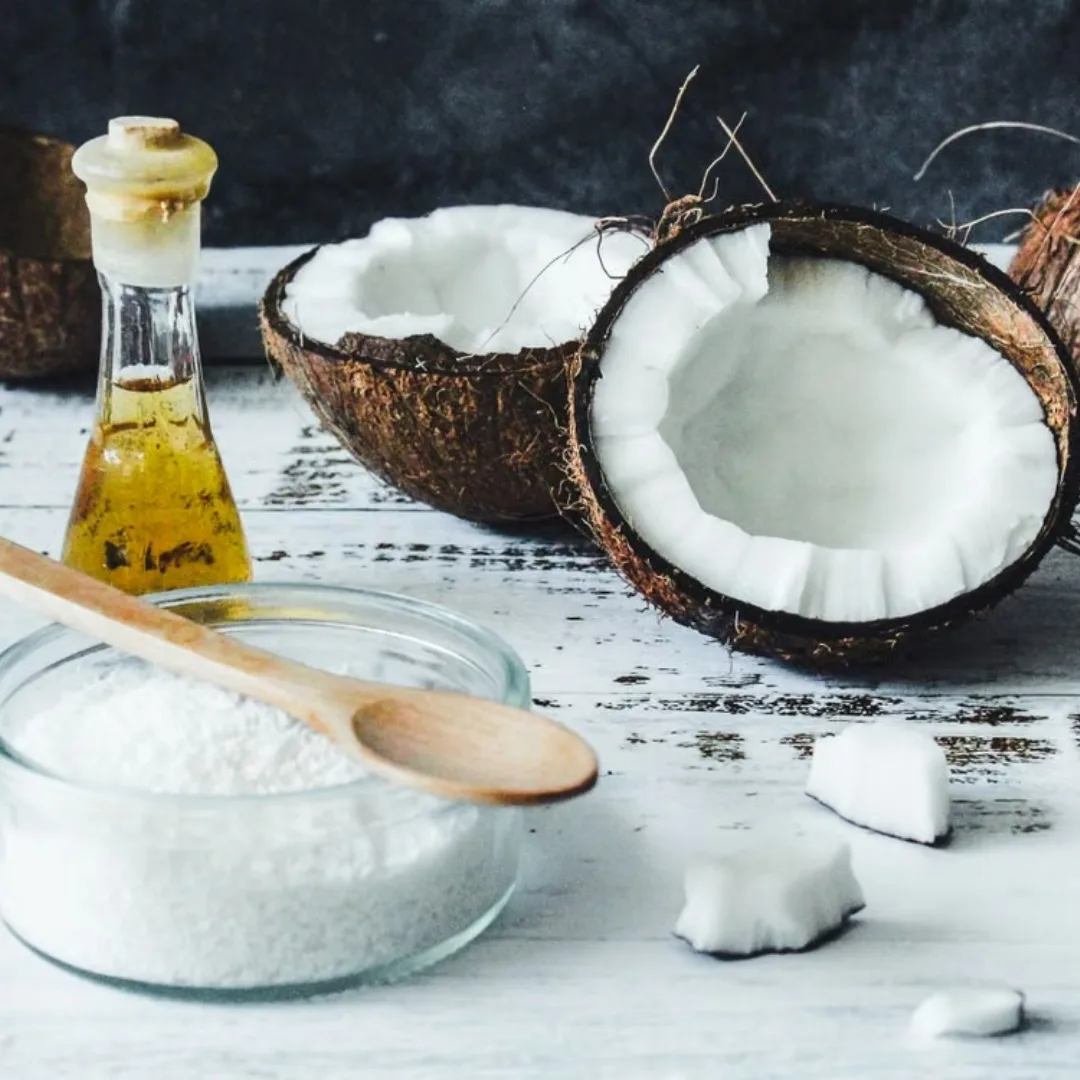 dầu dừa và trái dừa
