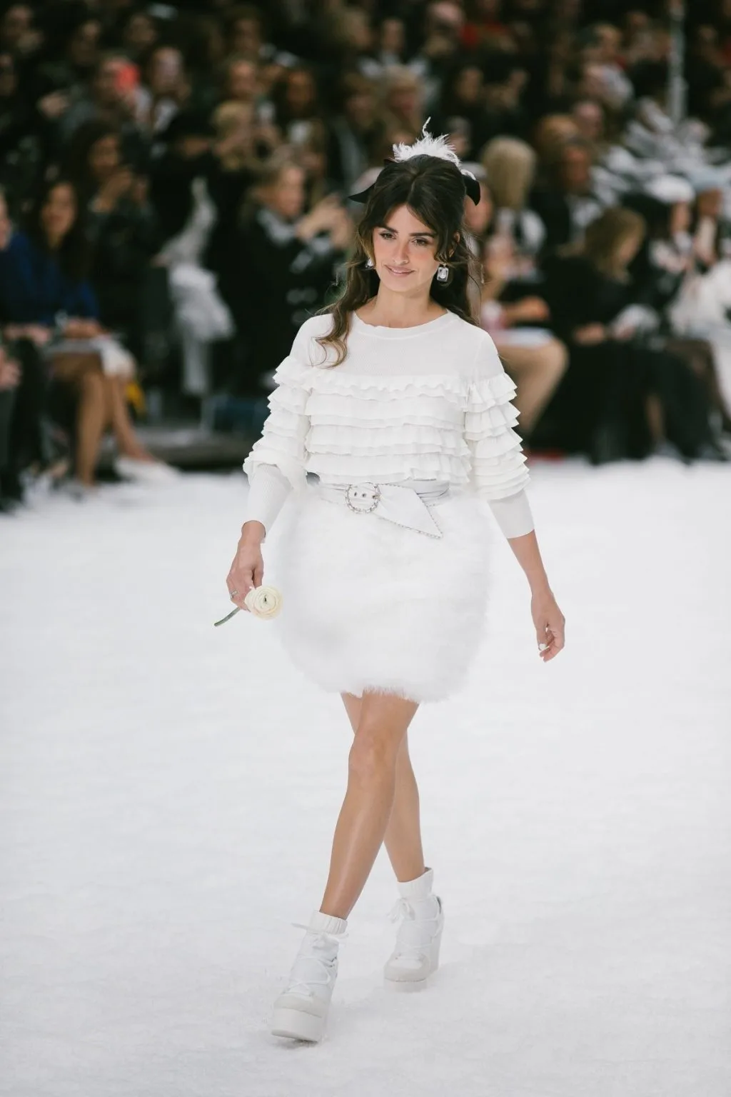 penélope cruz trên sàn diễn bst cuối cùng của karl lagerfeld
