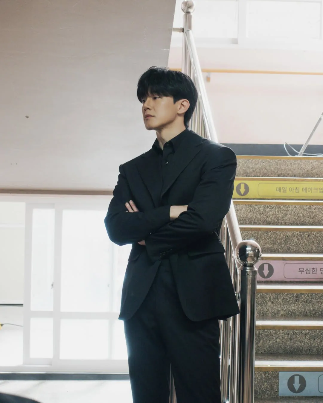 Kim Moo Yeol trong vai thanh tra Na Hwa Jin, phim Teach You A Lesson (2026)