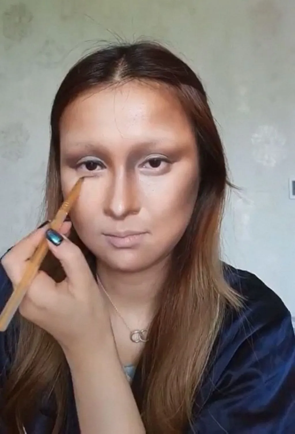 chuyên gia trang điểm mona lisa 5
