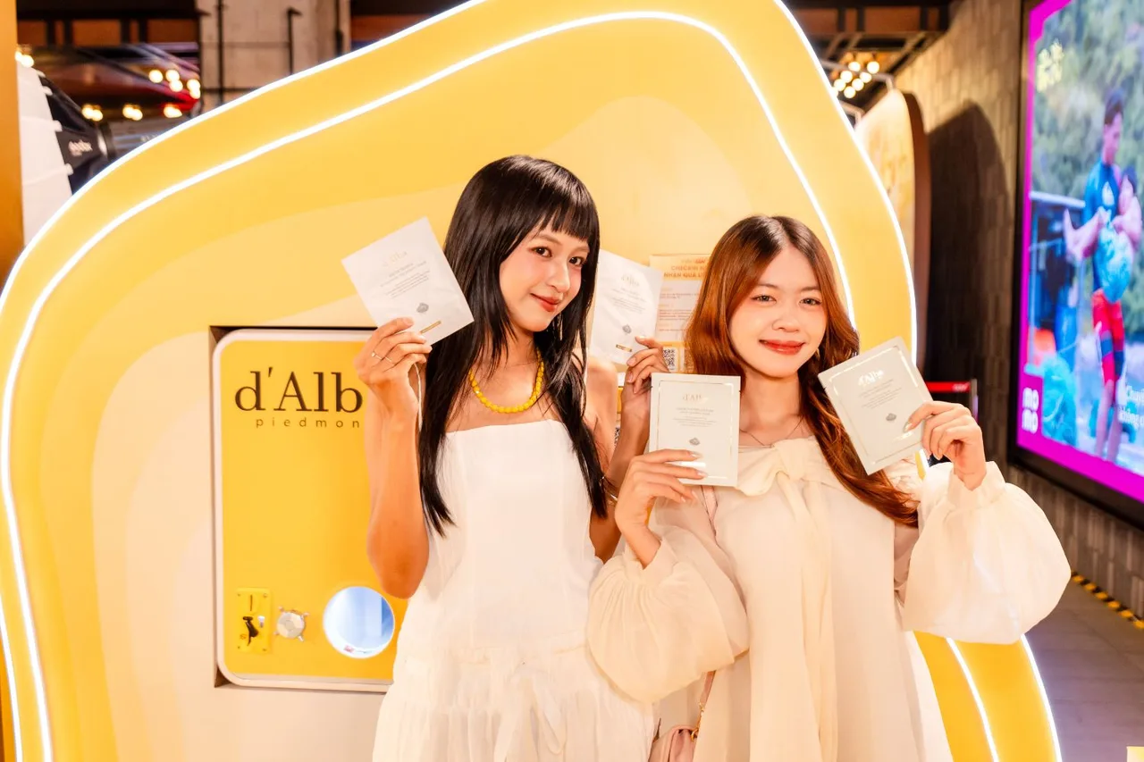 Khách tham quan tại event d’Alba