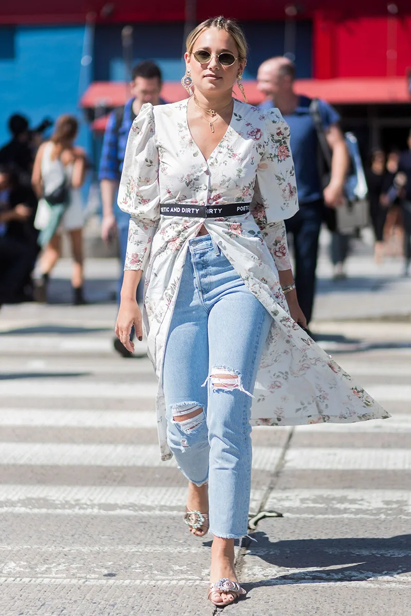 10-cach-mix-match-noi-bat-cho-xuan-he-2018-voi-vay-dai-va-quan-jeans-9
