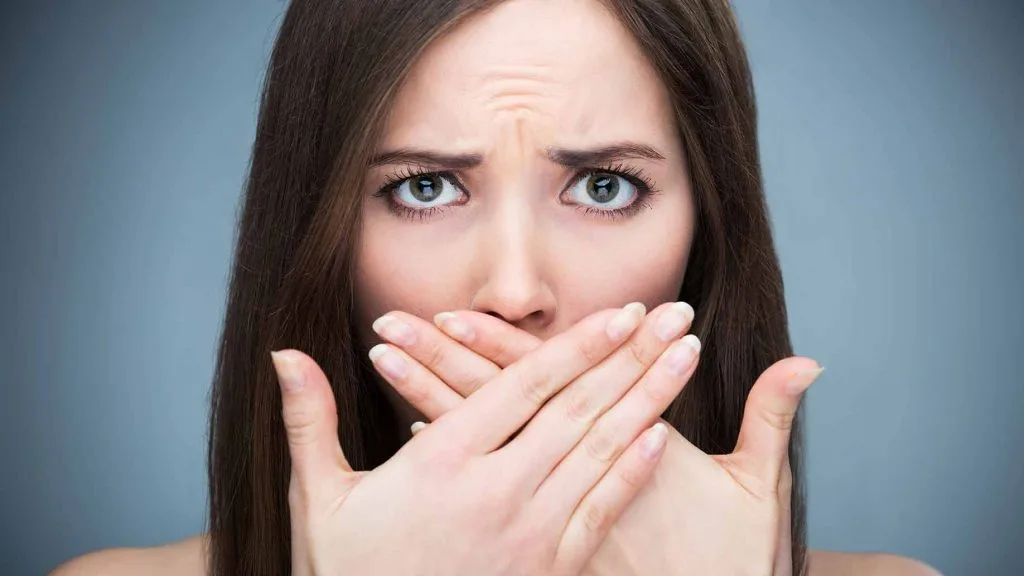 cơ thể thiếu nước mùi hôi miệng cơ thể thiếu nước mùi hôi miệng