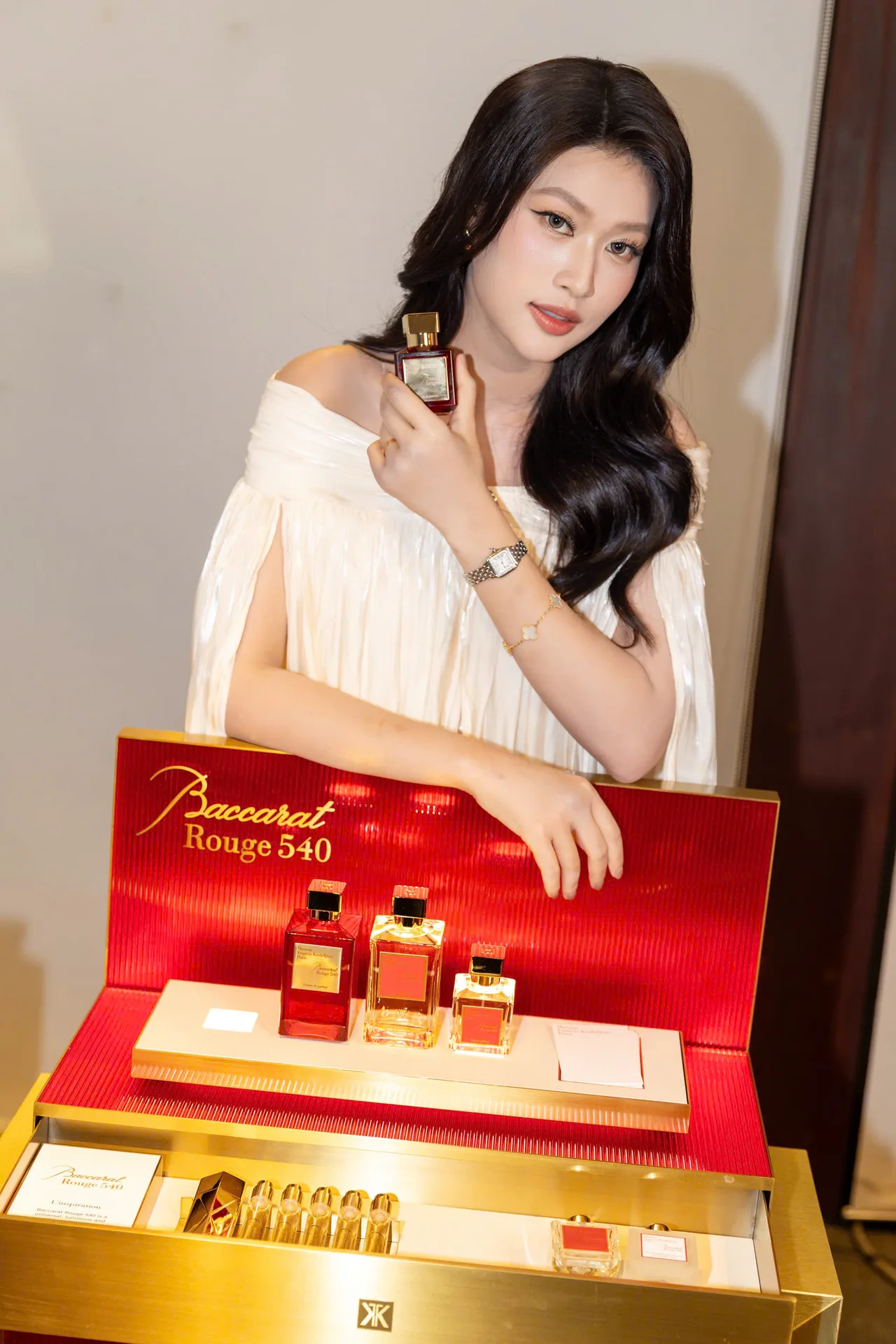 Hình ảnh Hoa hậu Thiên Ân và BST Baccarat Rouge 540.