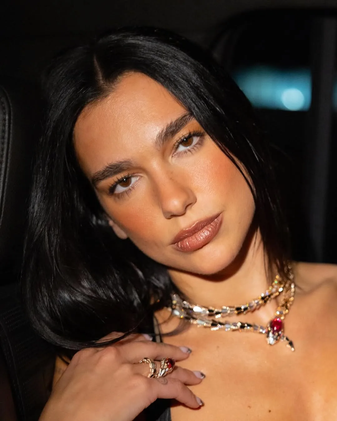 dua lipa diện bản phối timeless Bulgari