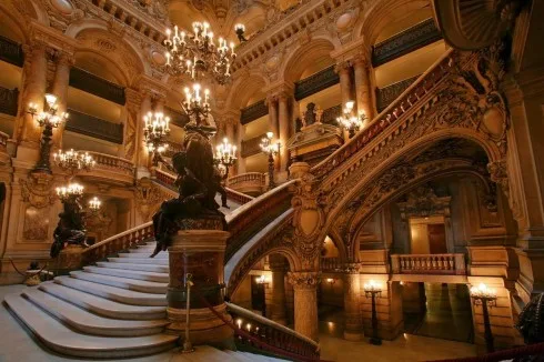 Khung cảnh tráng lệ của Paris Opera Garnier