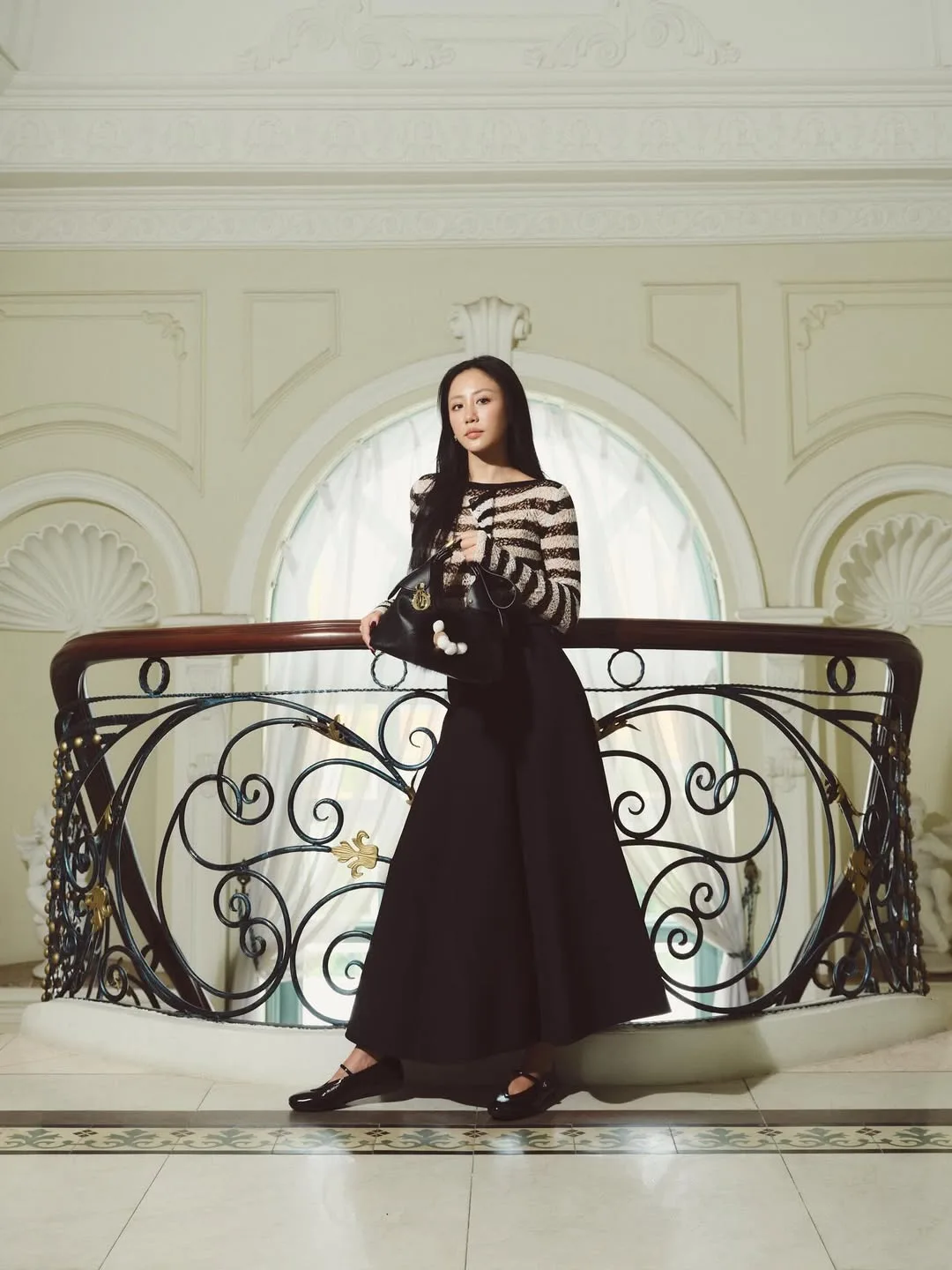 Văn Mai Hương diện mẫu túi “Dior Voyage” trong BST Dior Cruise 2026