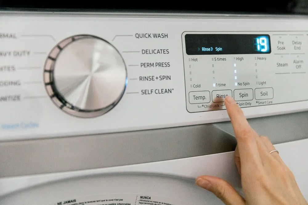 Dùng nước lạnh giặt đồ bảo vệ môi trường