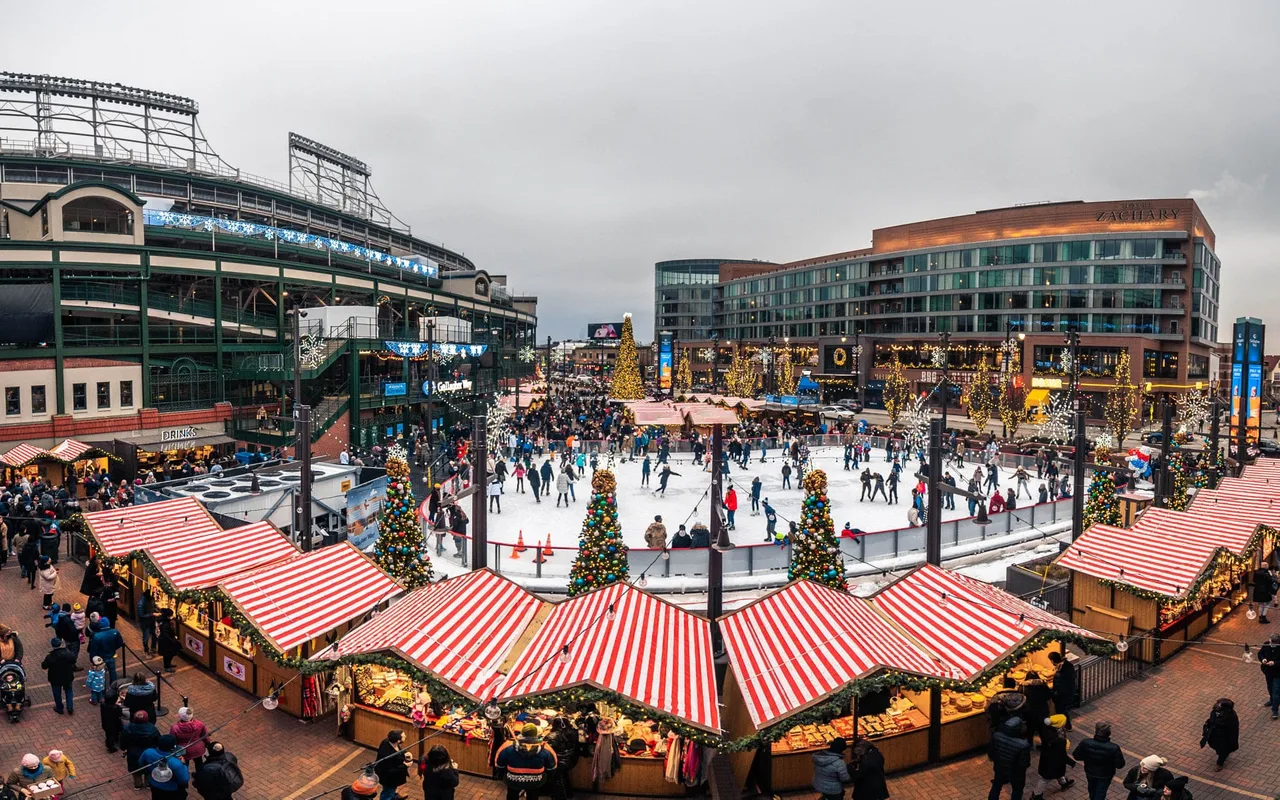 Christkindlmarket ở Chicago diễn ra hàng năm tại Quảng trường Daley (Daley Plaza) vào mùa lễ hội