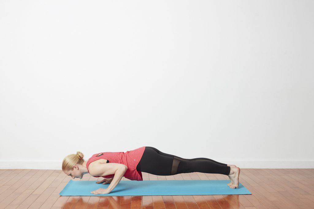 Bài tập cardio yoga Low Plank Pose Bài tập cardio yoga Low Plank Pose