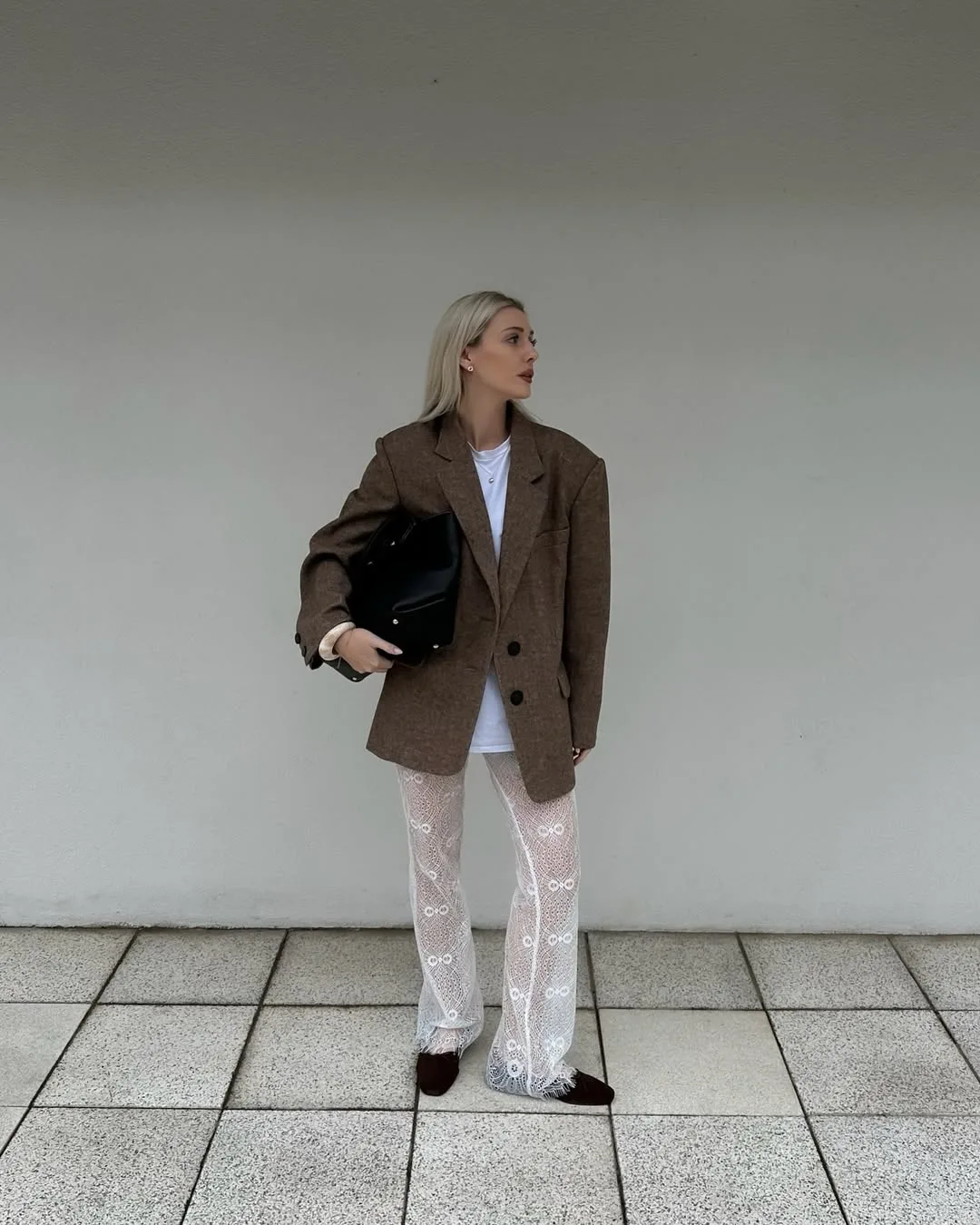 quần ren phối với blazer