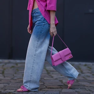 phối quần jeans ống rộng đúng cách cho nàng nấm lùn