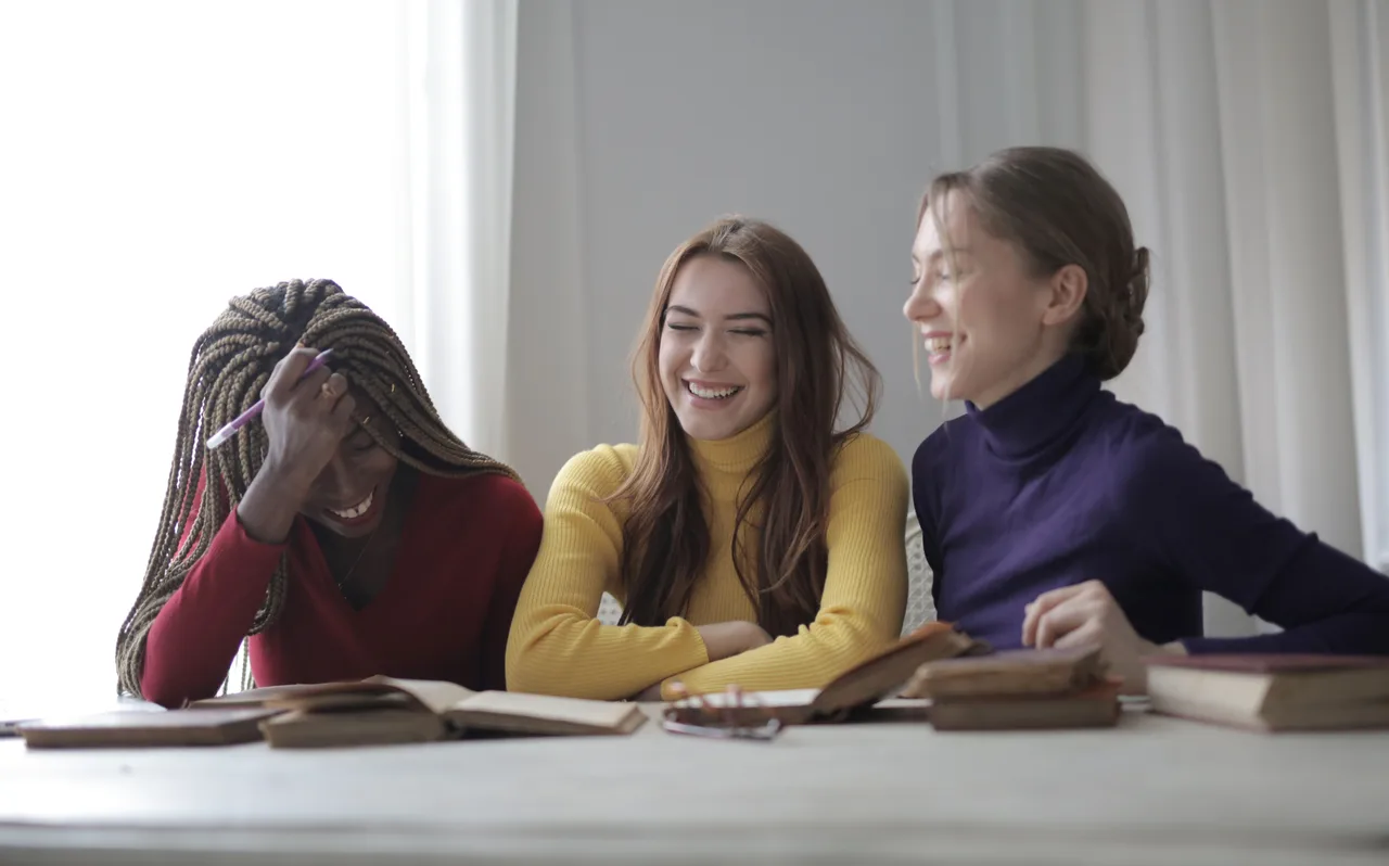 people pleasing: Bạn có đang quá cố gắng để làm hài lòng người khác?